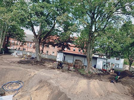 Baggerarbeiten in einer Parkanlage